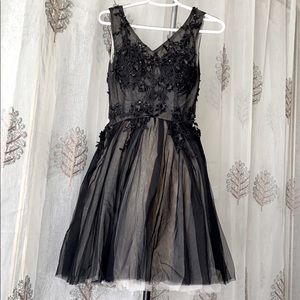 Adjustable size black dress